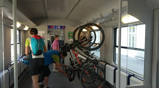 Cara mengangkut sepeda di kereta Austria