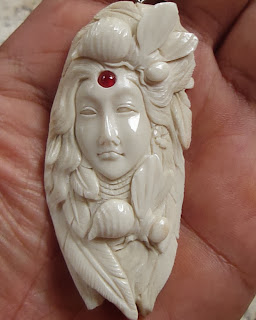 Goddess Pendant w Stone 006