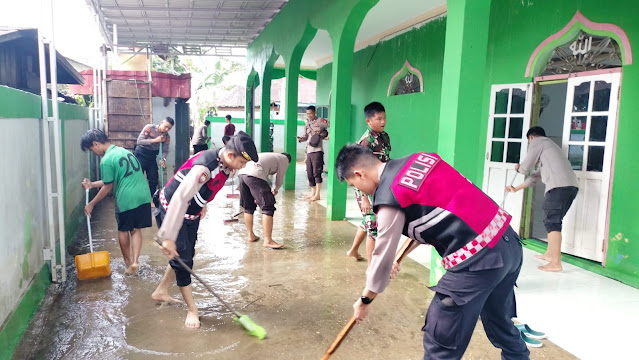 Pasca Banjir, Polres Barito Selatan Gelar Bersih-bersih Rumah Ibadah