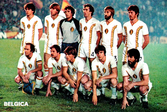 SELECCIÓN DE BÉLGICA. Temporada 1981-82. Czerniatinski , J Ceulemans , Pfaff , Meeuws , Millecamps y Van Der Eycken. Van Moer, Baecke, Vercauteren, Van Den Bergh y Gerets. SELECCIÓN DE ESPAÑA 2 SELECCIÓN DE BÉLGICA 0. 16/12/1981. Partido internacional amistoso. Valencia, España, estadio Luis Casanova. GOLES: 1-0: 7’, Satrústegui. 2-0: 87’, Satrústegui.