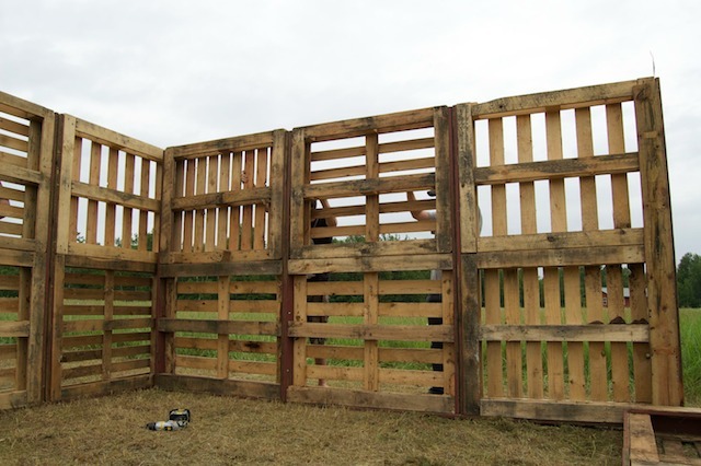 Building a Wood Pallet Shed - Resilient Knitter