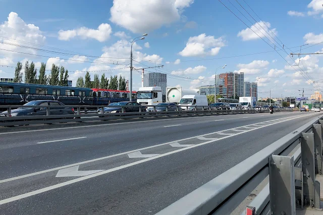 проспект Андропова, открытый участок Замоскворецкой линии метрополитена, вид с Нагатинского моста