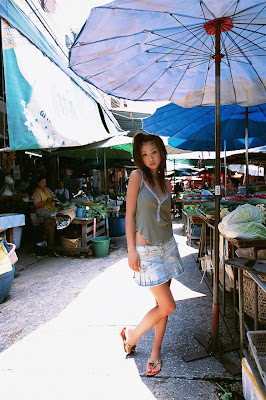 Aki Hoshino in Thailand