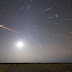 Време е за Ета Аквариди. След месец Земята отново ще премине през останките от Халеевата комета