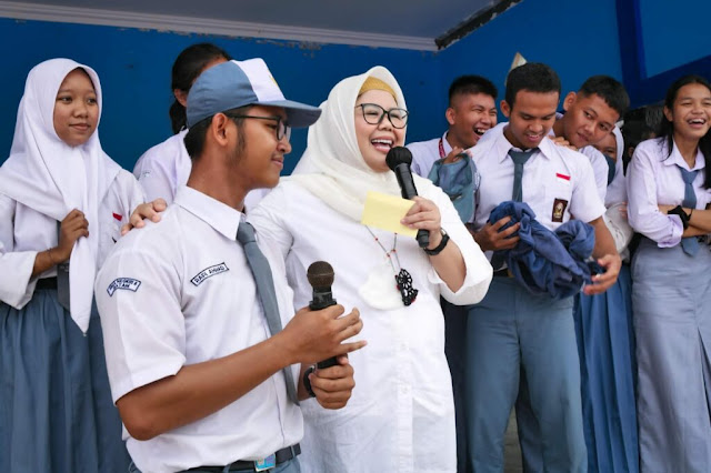 Wagub Kepri Disambut dengan Kejutan dan Kehebohan Oleh Siswa SMAN 5 Batam