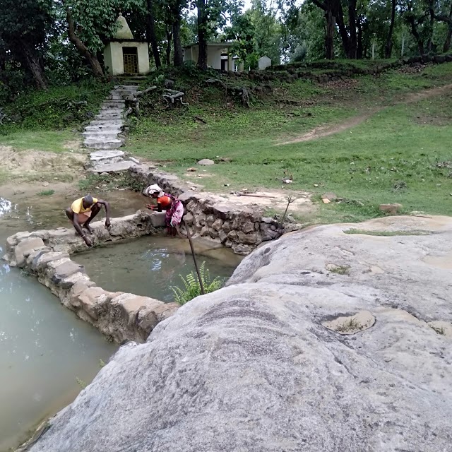 बाहरीझोरखी केरहा कुंड मे प्रयाटल स्थल की मांग...।