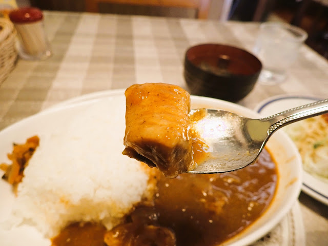 豬肉切成大塊，但是很嫩。 這是高度的技術。