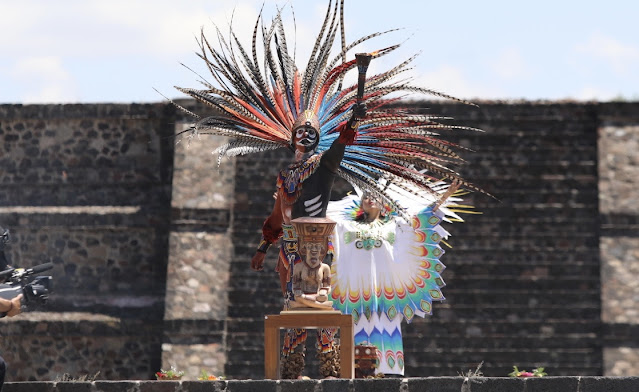 Se enciende la llama Panamericana durante una ceremonia en México