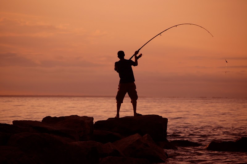 25+ Koleksi Populer Gambar Orang Lagi Mancing