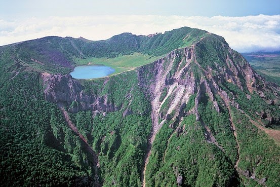 A picture of Mount Hallasan in Jeju Island