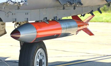 مقاتلة أمريكية تستخدم أحدث قنبلة نووية... صور