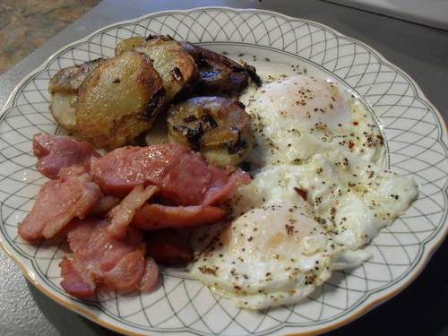 Gluten-Free Breakfast: Pan-Fried Potatoes, Eggs, Bacon