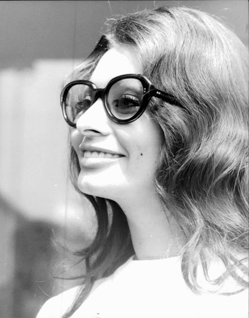 Sophia Loren Profile pictures, Dp Images, Display pics collection for whatsapp, Facebook, Instagram, Pinterest.