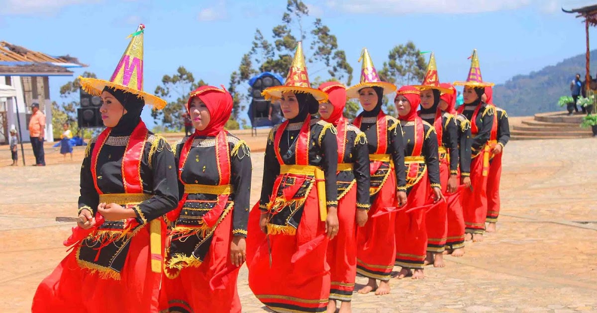 Tari Lumense, Tari Tradisional Dari Suku Moronene Sulawesi 