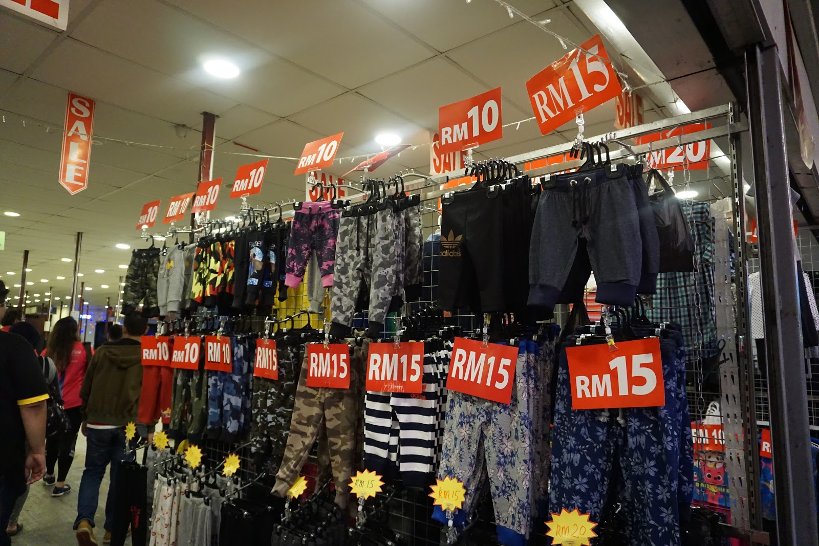 Up Town Puchong Night Bazaar Moden dan Hipster – MNY 