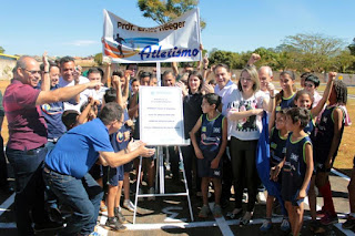 PREFEITO ROBERTO NAVES, PROF GISLEI PIMENTEL, MARCOS BONFIM, HELENA RIBEIRO E FLAVIA