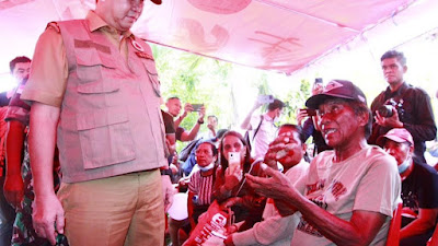 Wagub Kandouw Serahkan Bantuan dan Tinjau Lokasi Bencana Erupsi Gunung Ruang