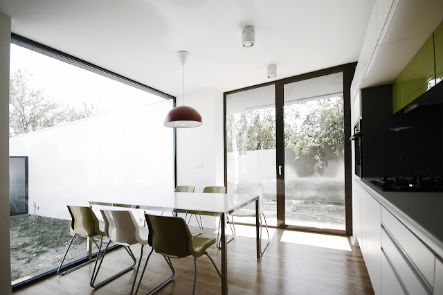 Small dining room by the kitchen 