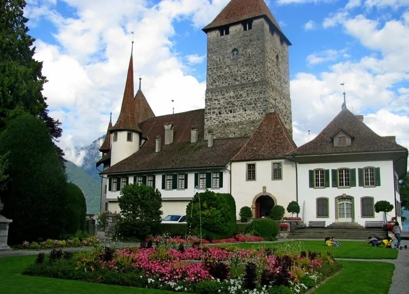 spiez castle history