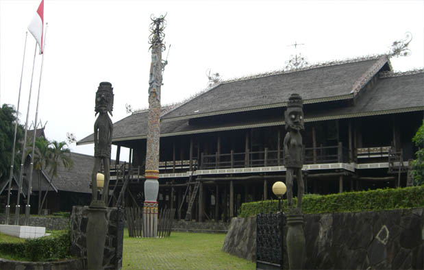  Rumah  Adat Kalimantan Timur Rumah  Lamin  Gambar  dan 