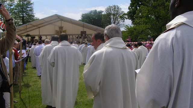 Prêtres lors du pèlerinage des vocations 2014 à Ars