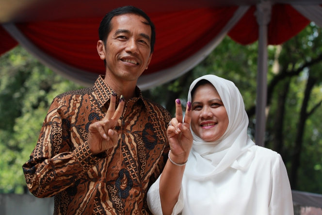 Fotofoto Hijab Iriana Jokowi Gaya Pakaian Istri Presiden Jokowi