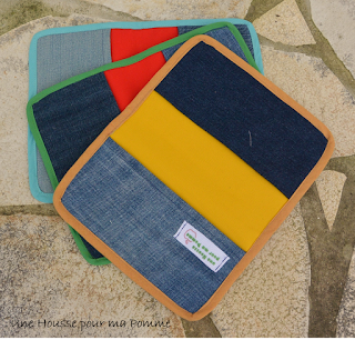 Description : couvres-livre faient dans differents tissus coton ou wax, rigidifiés, intérieurs coton assortis, rabats en jeans recyclés, biais assortis appliqués avec soin. Dimensions idéales pour tout livre de poche. 