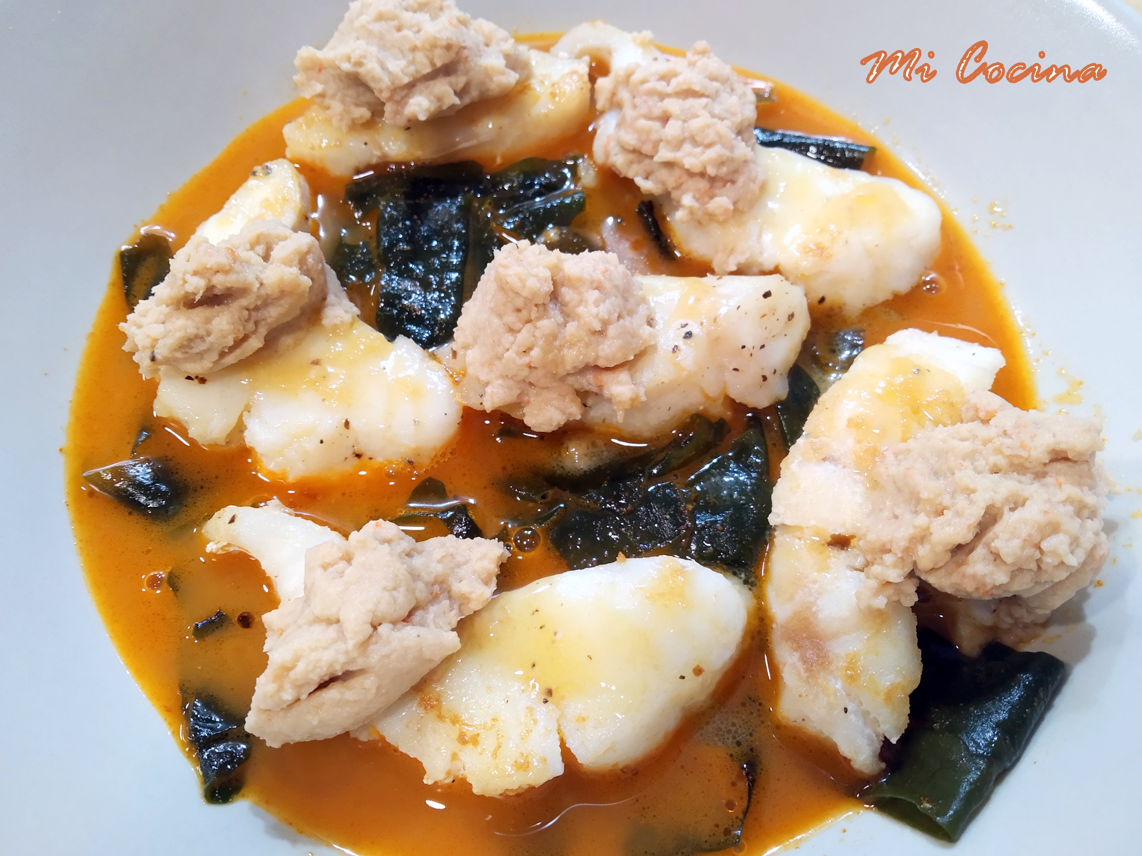 SOPA DE PESCADO CON ALGAS WAKAME Y CREMA DE LANGOSTINOS.