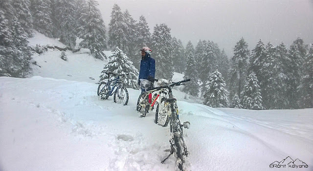 Mandi to Prashar lake winter self supported cycling Rohit kalyana himalayanwomb.blogspot.com