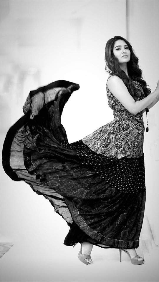 Actress Vani Bhojan Hot Photos & Stills