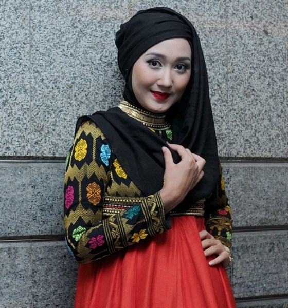 29 Model Gaya Fashion Hijab  Ala Artis  Ibu Kota Yang 