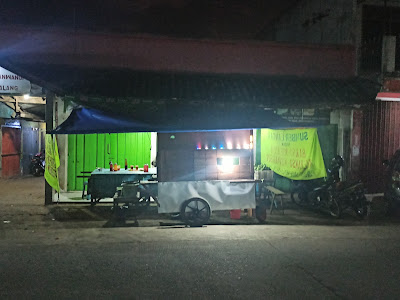 Mie Ayam Sumber Lancar, Depan Pasar Desa Mendalanwangi