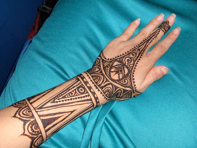 We have looking for Simple Mehndi Designs For Back Hands