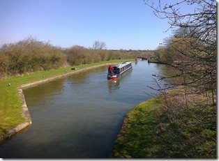 Jannock descends Marsworth locks