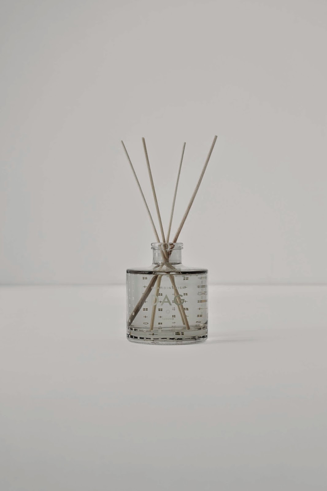  DAG RUMDUFT - 200ML REED DIFFUSER - SKANDINAVISK_shop online hos Bæk & Kvist - www.houseofbk.com