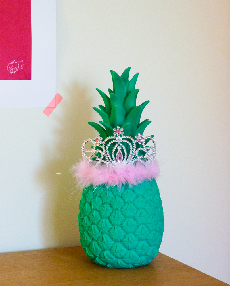 Ananas princesse. Pineapple princess : Veilleuse ananas et couronne de princesse