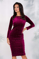 Rochie Beatrice magenta din catifea cu perlute