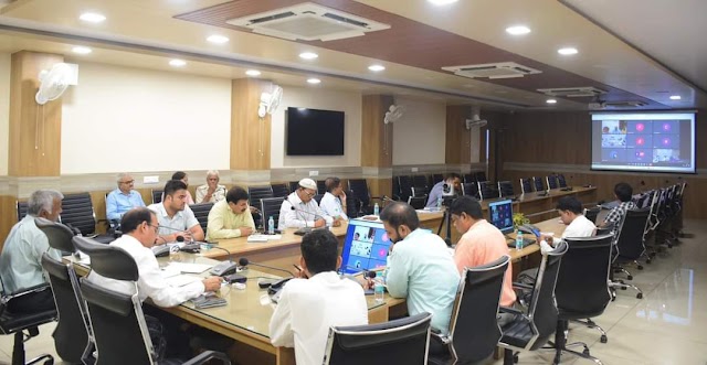 कमिश्नर रीवा श्री डाड ने वीडियो कान्फ्रेंसिंग से की आपदा प्रबंधन की समीक्षा  राहत तथा बचाव संबंधी समस्त तैयारियां 25 जून तक कर लें कमिश्नर