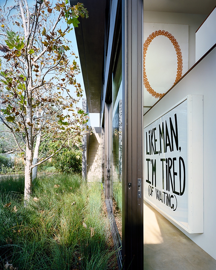 Landscape design in Vienna Way Home by Marmol Radziner