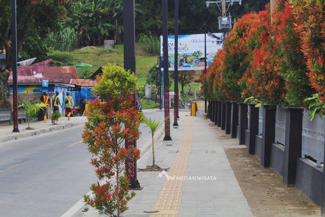 Pedestrian di Kawasan Parapat Danau Toba