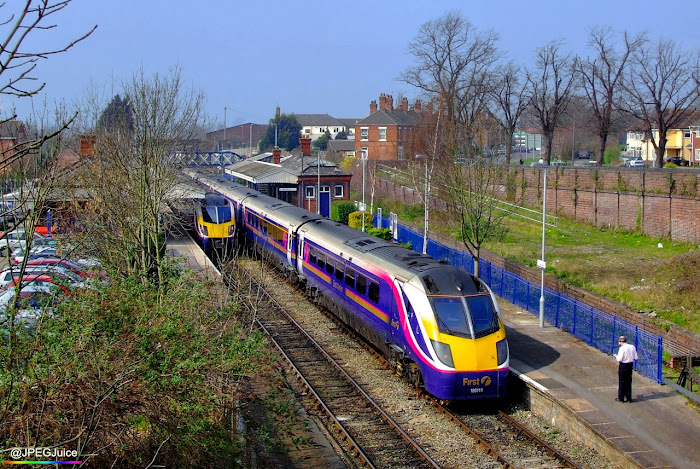 180109 and 180111 at Evesham station - March 2007