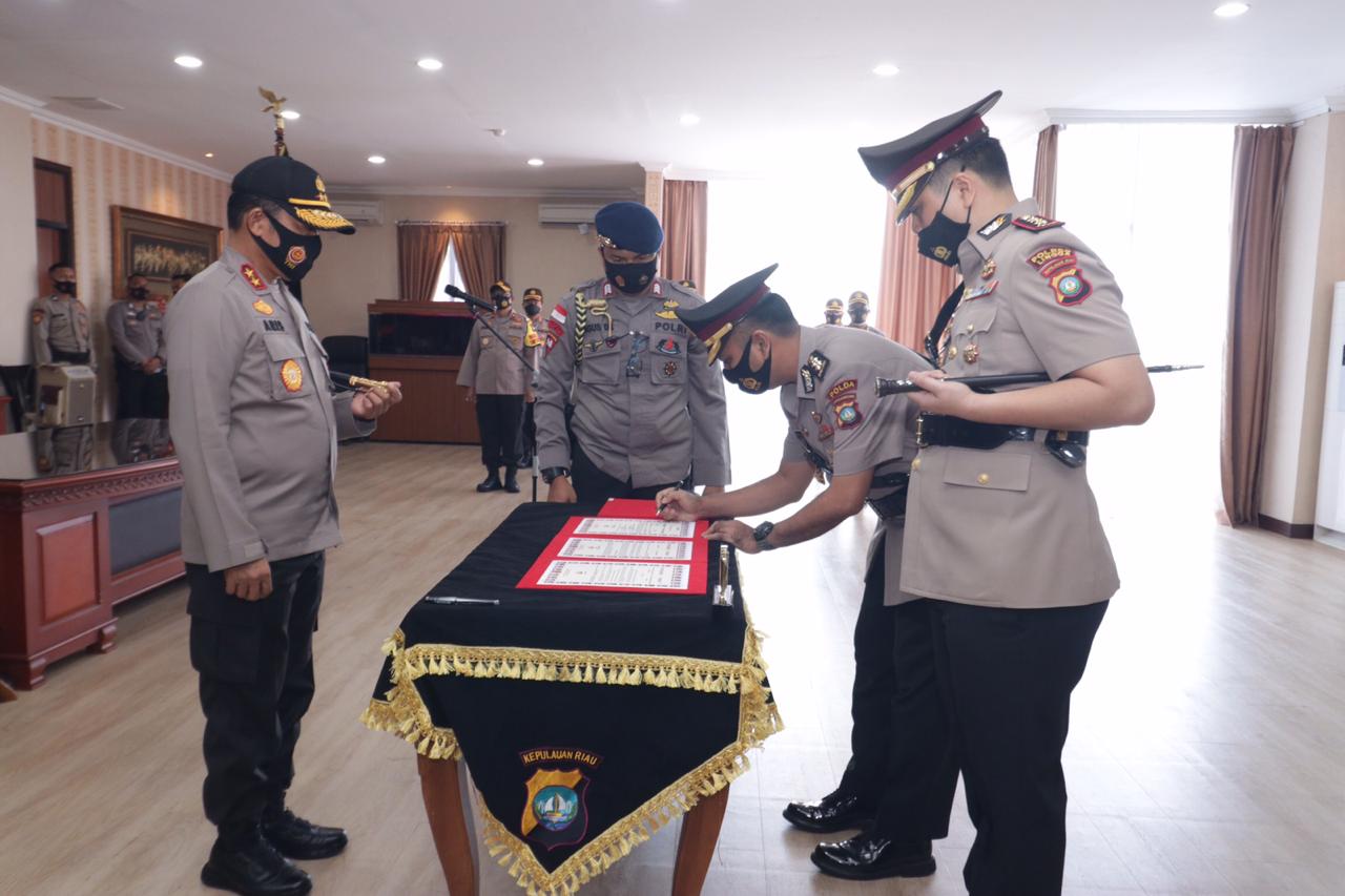 Serah Terima Jabatan Kapolres Tanjungpinang dan Kapolres Lingga Dipimpin Oleh Kapolda Kepri