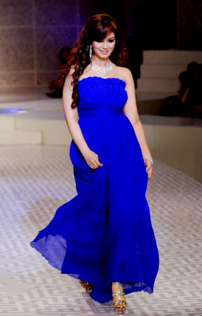 HDIL India Couture Week 2010 Pics | Ayesha Takia walked the ramp for designer Maheep Kapoor