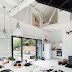 République Tchèque / Une grange devient un loft face à la montagne /