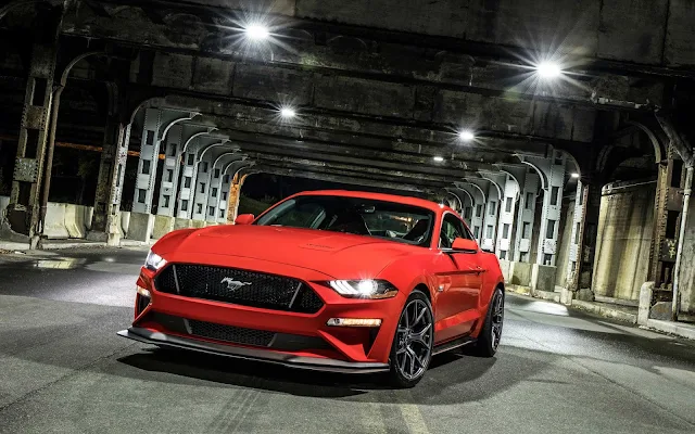 Papel de parede grátis HD Carro 2018 Ford Mustang GT para PC, Notebook, iPhone, Android e Tablet.