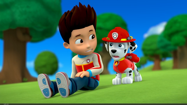 El personaje Marshall con Ryder en una imagen de la serie de animación La Patrulla Canina