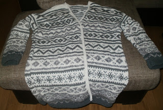 sweter na drutach wzory norweskie