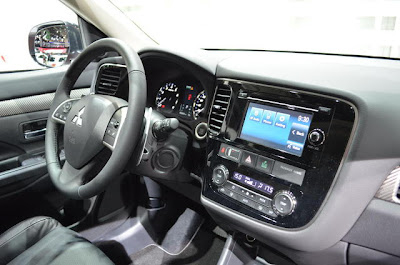 2013 mitsubishi outlander interior