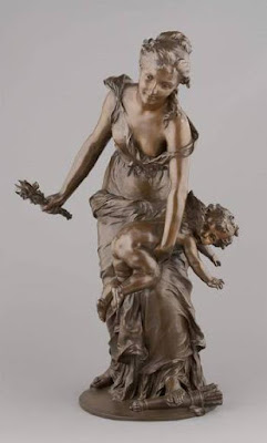 venus castigando al amor profano, escena de flagelacion en una escultura de lucien pallez