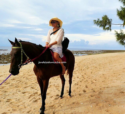 [http://FindWisata.blogspot.com] Pulau Sumba, Kepingan Surga Dari Nusa Tenggara Timur, Serta Kebudayaan Tradisional Yang Kaya 